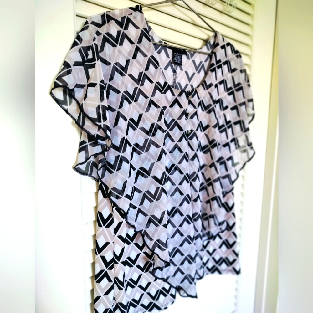 Adele & May Chevron Patterned Women's Top Size Medium